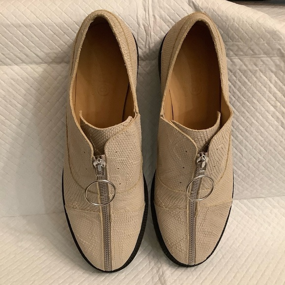 MM6 Maison Margiela / Embossed Zip Front Oxford In Beige Leather - Picture 9 of 12